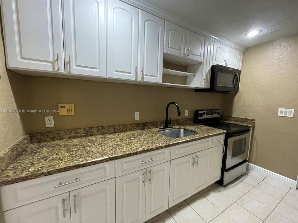 For Rent: $3,000 (3 beds, 2 baths, 1184 Square Feet)