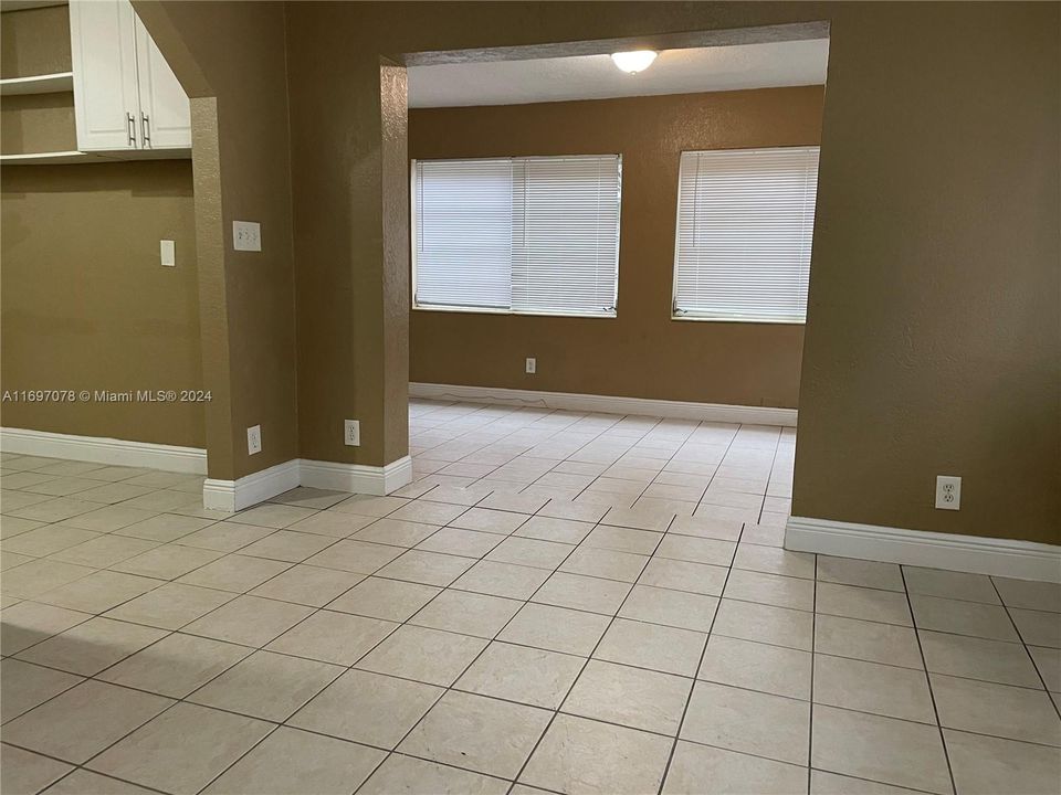 For Rent: $3,000 (3 beds, 2 baths, 1184 Square Feet)