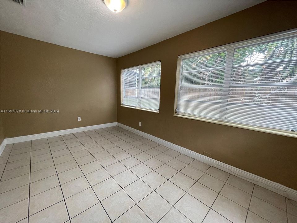 For Rent: $3,000 (3 beds, 2 baths, 1184 Square Feet)