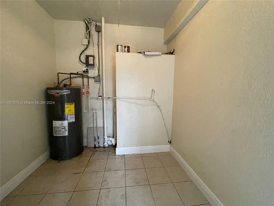 For Rent: $3,000 (3 beds, 2 baths, 1184 Square Feet)