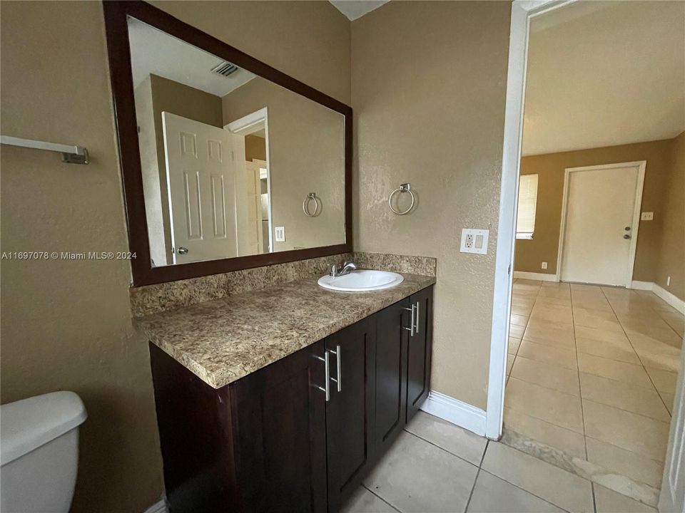 For Rent: $3,000 (3 beds, 2 baths, 1184 Square Feet)