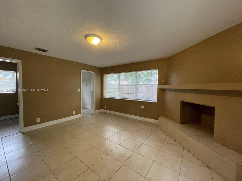 For Rent: $3,000 (3 beds, 2 baths, 1184 Square Feet)