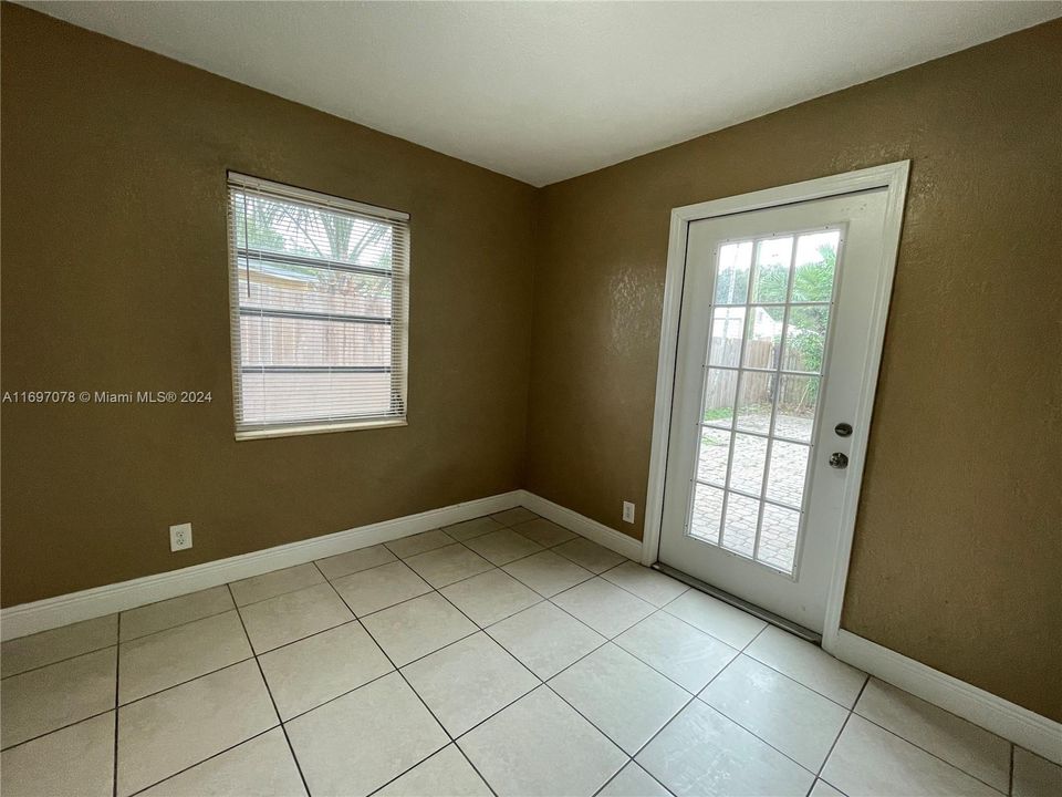 For Rent: $3,000 (3 beds, 2 baths, 1184 Square Feet)