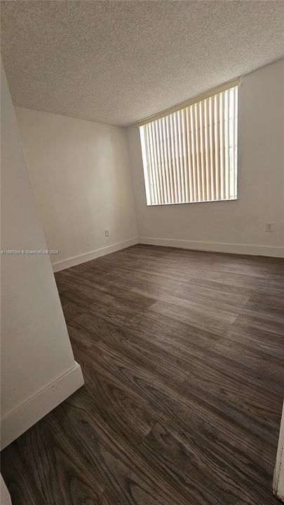 For Rent: $2,200 (1 beds, 1 baths, 690 Square Feet)