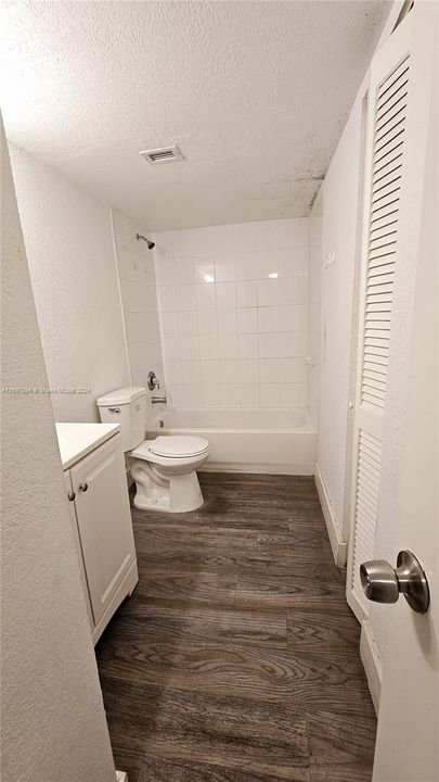 For Rent: $2,200 (1 beds, 1 baths, 690 Square Feet)