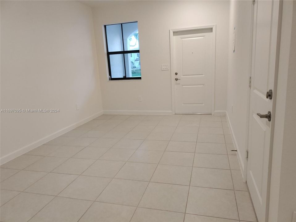 For Rent: $2,950 (3 beds, 2 baths, 1697 Square Feet)