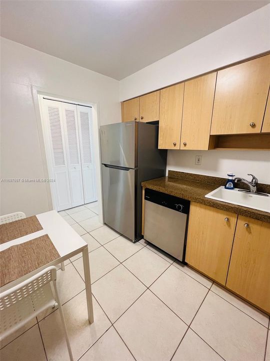 For Rent: $2,650 (1 beds, 1 baths, 720 Square Feet)