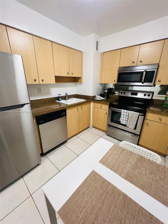 For Rent: $2,650 (1 beds, 1 baths, 720 Square Feet)