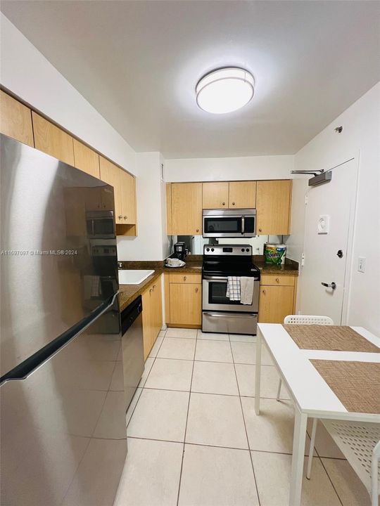 For Rent: $2,650 (1 beds, 1 baths, 720 Square Feet)