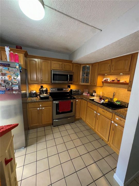 For Sale: $390,000 (2 beds, 1 baths, 1019 Square Feet)