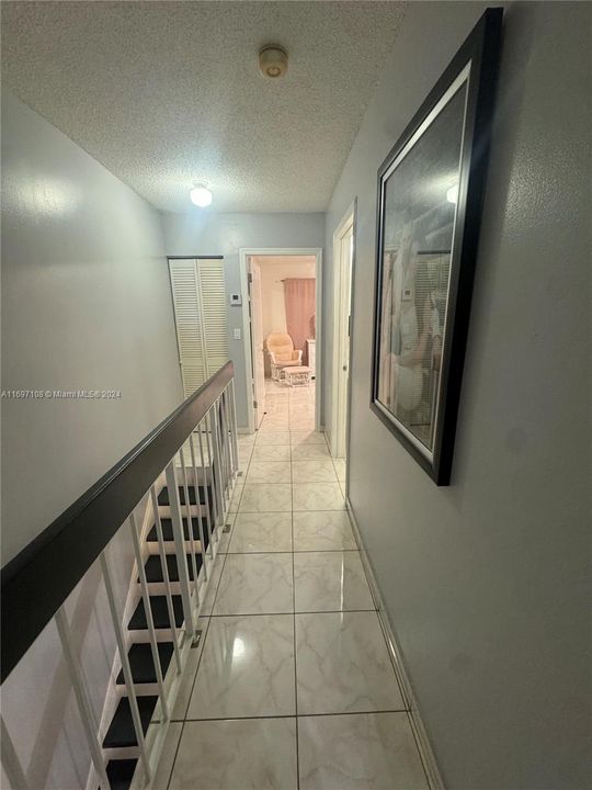 For Sale: $390,000 (2 beds, 1 baths, 1019 Square Feet)