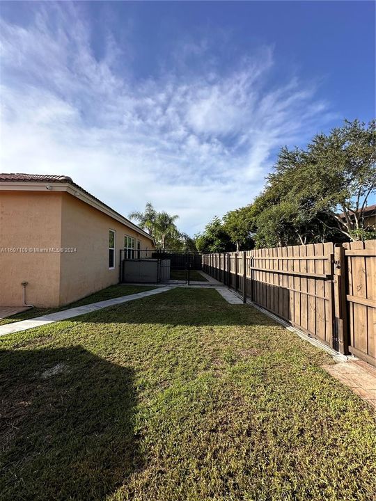 For Rent: $3,850 (4 beds, 3 baths, 2065 Square Feet)