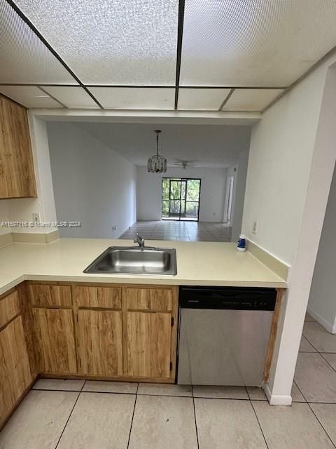 For Rent: $2,000 (2 beds, 2 baths, 956 Square Feet)