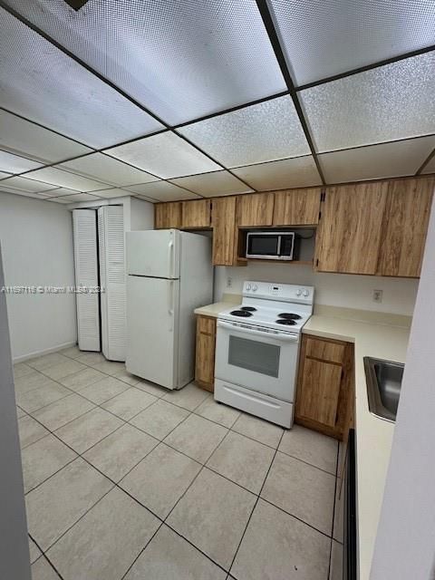 For Rent: $2,000 (2 beds, 2 baths, 956 Square Feet)