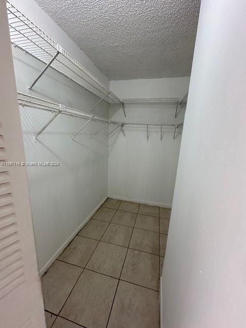 For Rent: $2,000 (2 beds, 2 baths, 956 Square Feet)