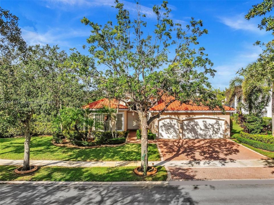 For Sale: $1,080,000 (5 beds, 3 baths, 2917 Square Feet)