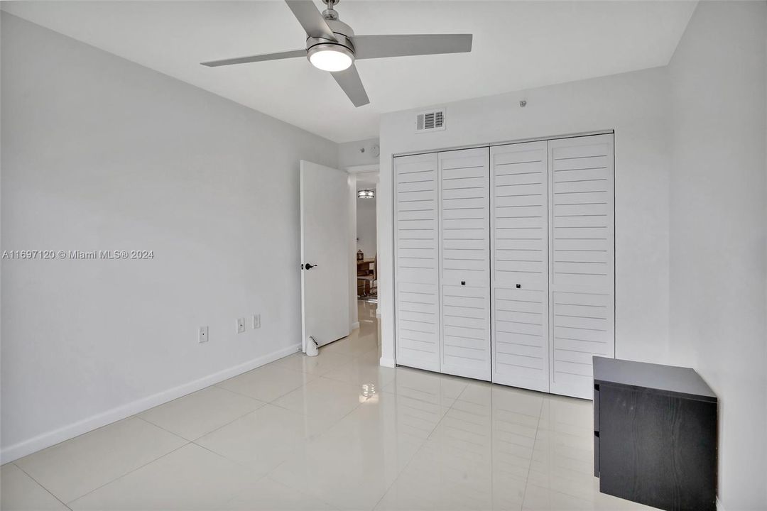 For Sale: $365,000 (2 beds, 2 baths, 1000 Square Feet)