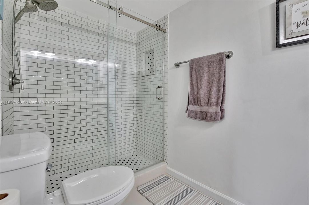 For Sale: $365,000 (2 beds, 2 baths, 1000 Square Feet)