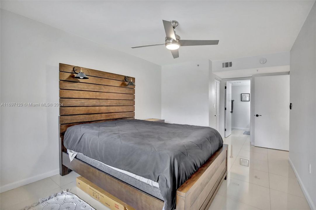 For Sale: $365,000 (2 beds, 2 baths, 1000 Square Feet)