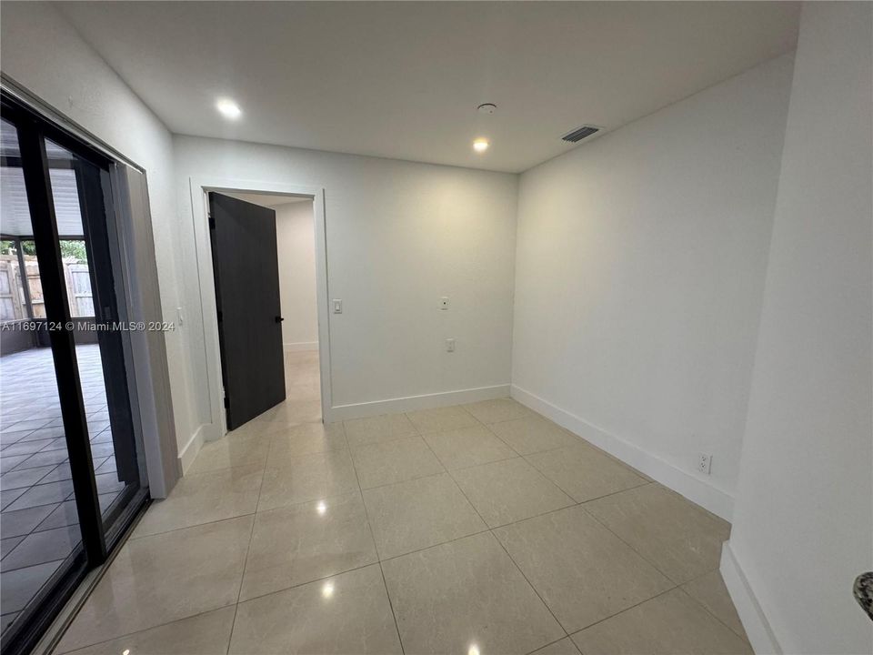 For Rent: $3,000 (2 beds, 2 baths, 992 Square Feet)