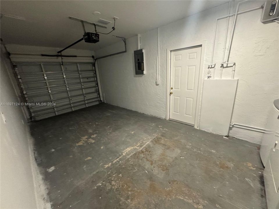 For Rent: $3,000 (2 beds, 2 baths, 992 Square Feet)