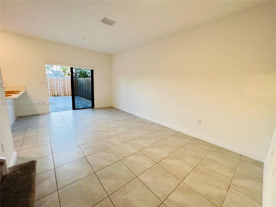 For Rent: $2,650 (3 beds, 2 baths, 1548 Square Feet)