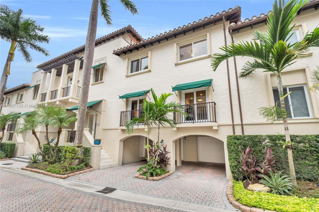 For Sale: $2,100,000 (3 beds, 3 baths, 3276 Square Feet)