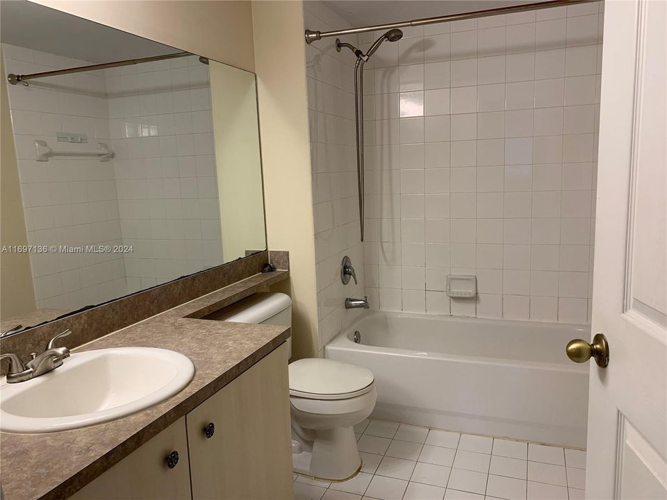 For Rent: $1,975 (1 beds, 1 baths, 742 Square Feet)