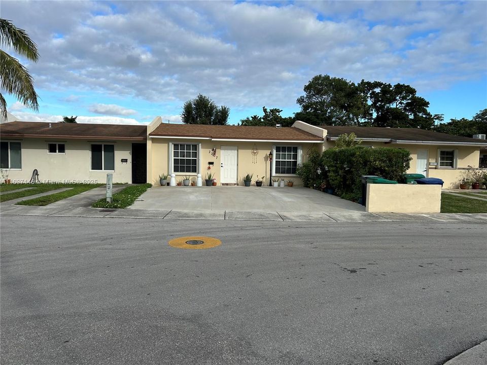 Recently Sold: $490,000 (2 beds, 1 baths, 1187 Square Feet)