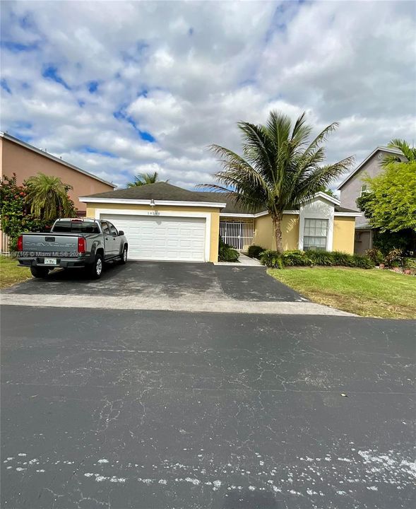 For Sale: $610,000 (3 beds, 2 baths, 1761 Square Feet)