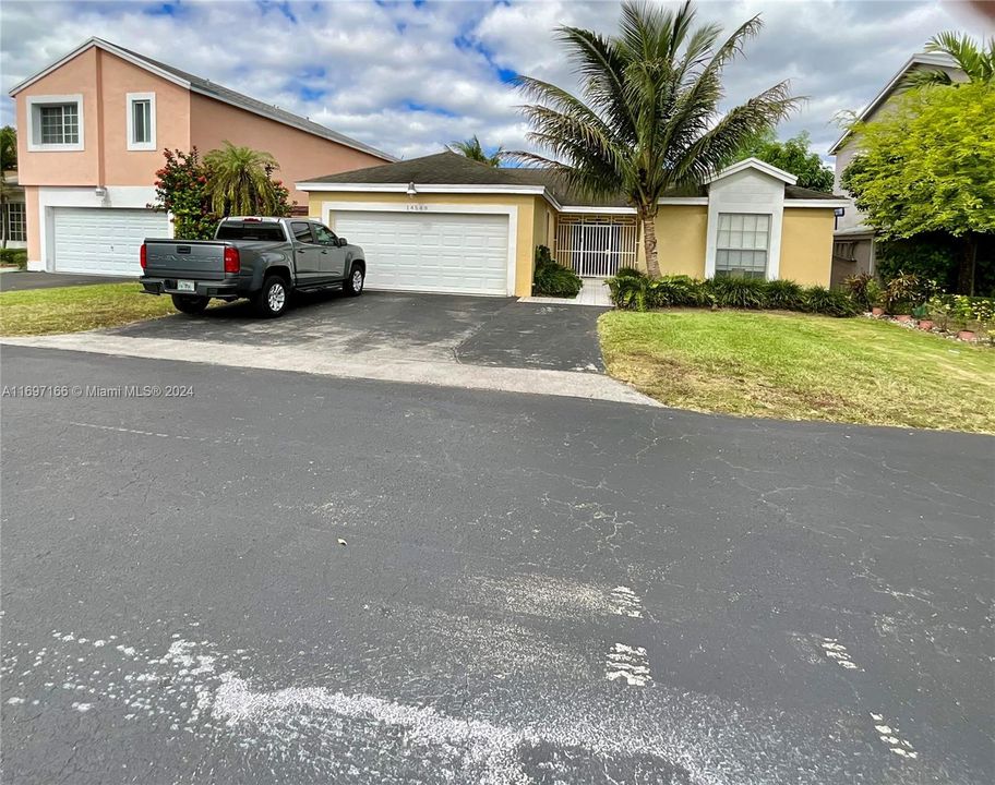 For Sale: $610,000 (3 beds, 2 baths, 1761 Square Feet)