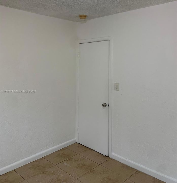 For Rent: $1,950 (2 beds, 1 baths, 698 Square Feet)