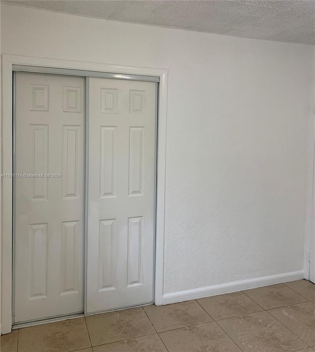 For Rent: $1,950 (2 beds, 1 baths, 698 Square Feet)