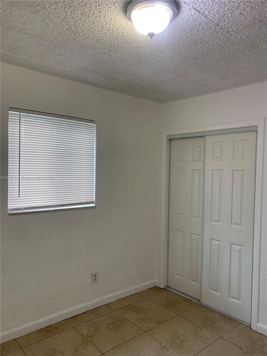 For Rent: $1,950 (2 beds, 1 baths, 698 Square Feet)