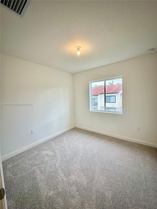 For Rent: $3,000 (3 beds, 2 baths, 1368 Square Feet)