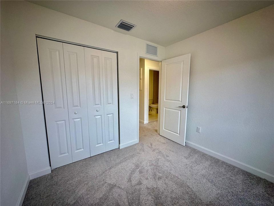 For Rent: $3,000 (3 beds, 2 baths, 1368 Square Feet)