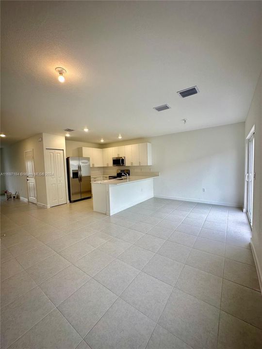 For Rent: $3,000 (3 beds, 2 baths, 1368 Square Feet)