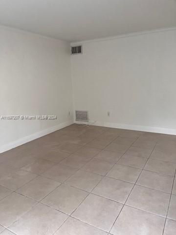 For Sale: $305,000 (1 beds, 1 baths, 616 Square Feet)