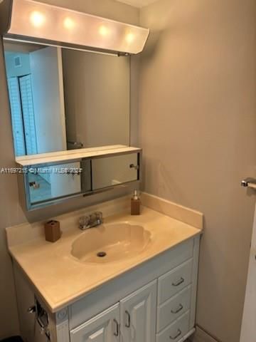 For Rent: $1,950 (2 beds, 2 baths, 812 Square Feet)