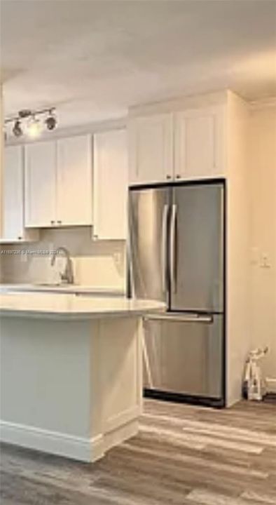 For Sale: $350,000 (2 beds, 1 baths, 763 Square Feet)