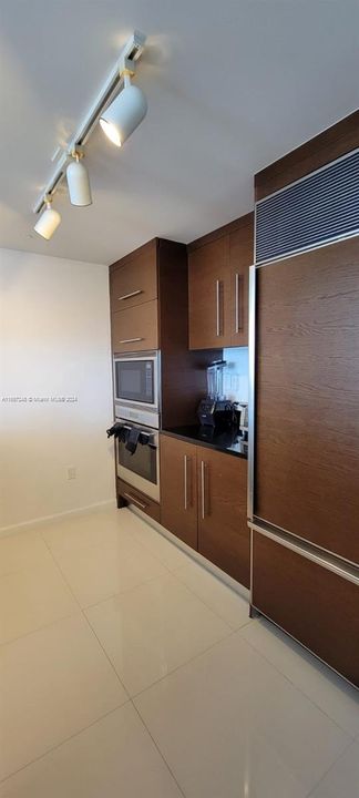 For Sale: $705,000 (1 beds, 1 baths, 1035 Square Feet)