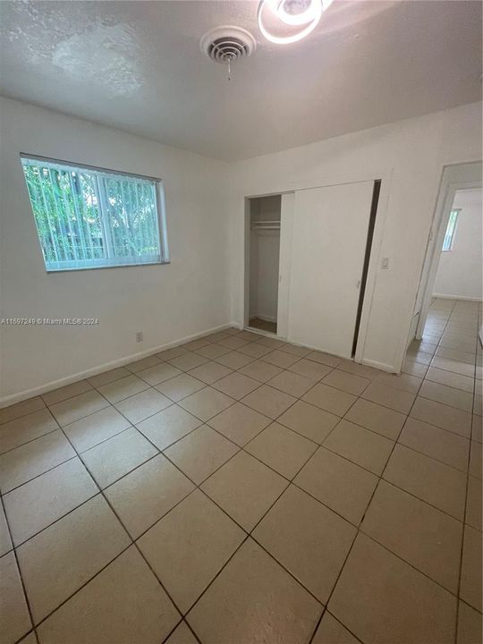 For Rent: $2,700 (3 beds, 1 baths, 1941 Square Feet)