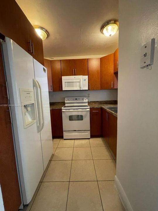 For Sale: $155,000 (1 beds, 1 baths, 826 Square Feet)