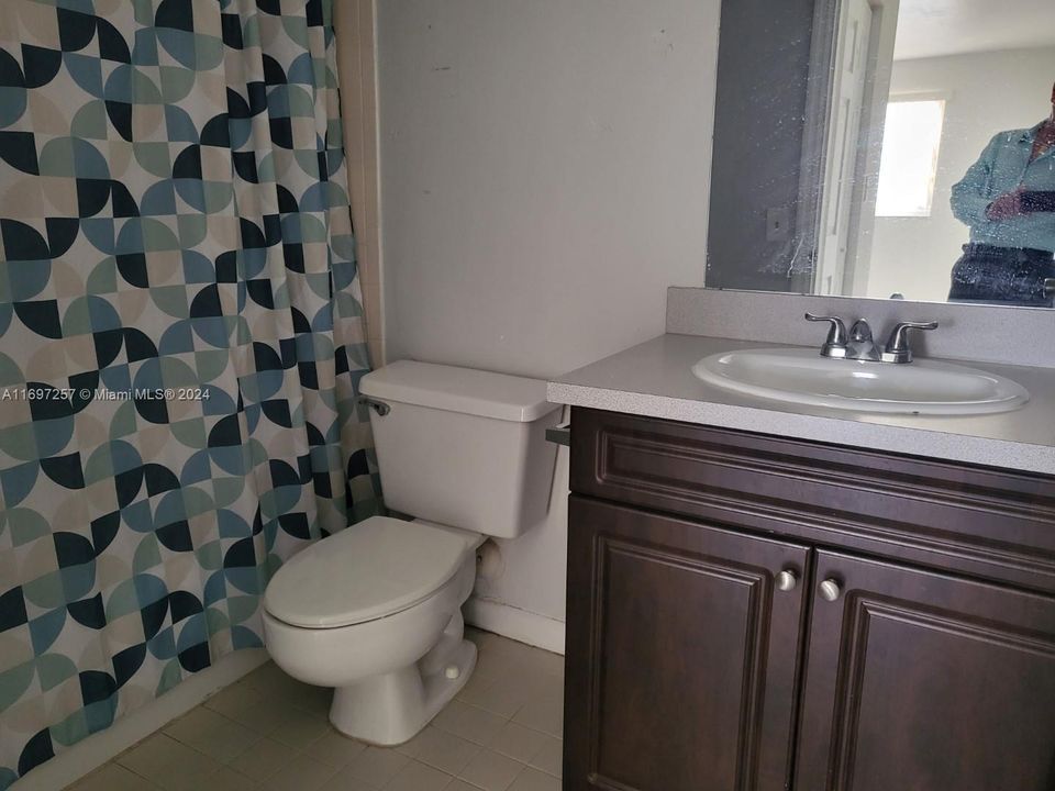 For Rent: $2,350 (2 beds, 2 baths, 820 Square Feet)