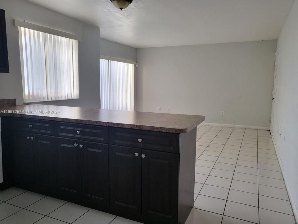 For Rent: $2,350 (2 beds, 2 baths, 820 Square Feet)