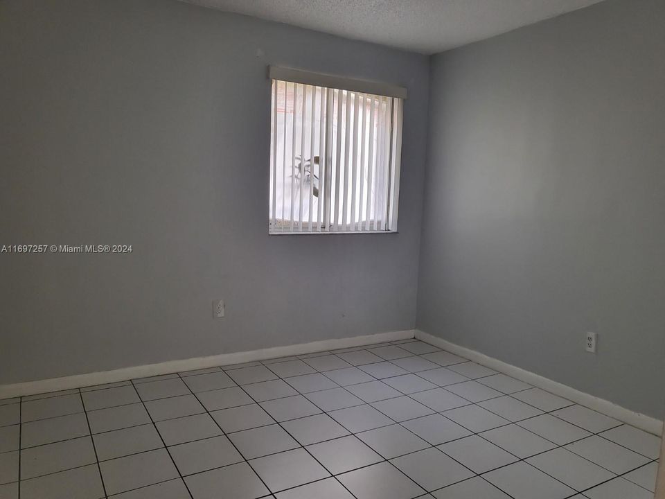 For Rent: $2,350 (2 beds, 2 baths, 820 Square Feet)