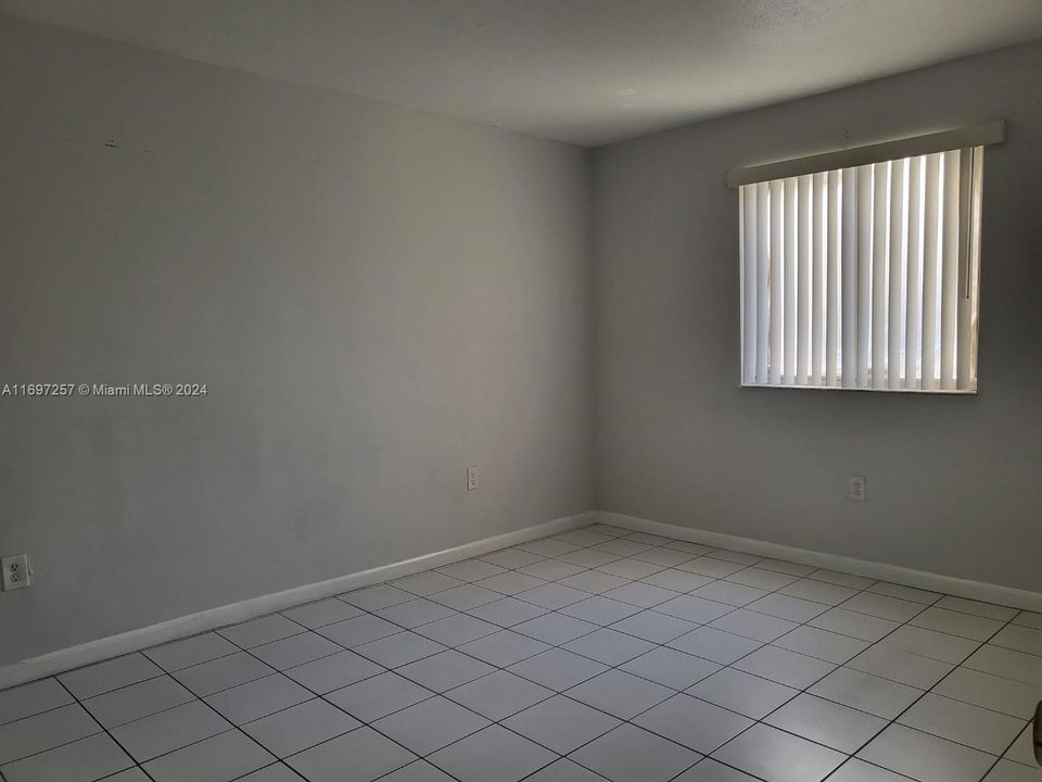 For Rent: $2,350 (2 beds, 2 baths, 820 Square Feet)