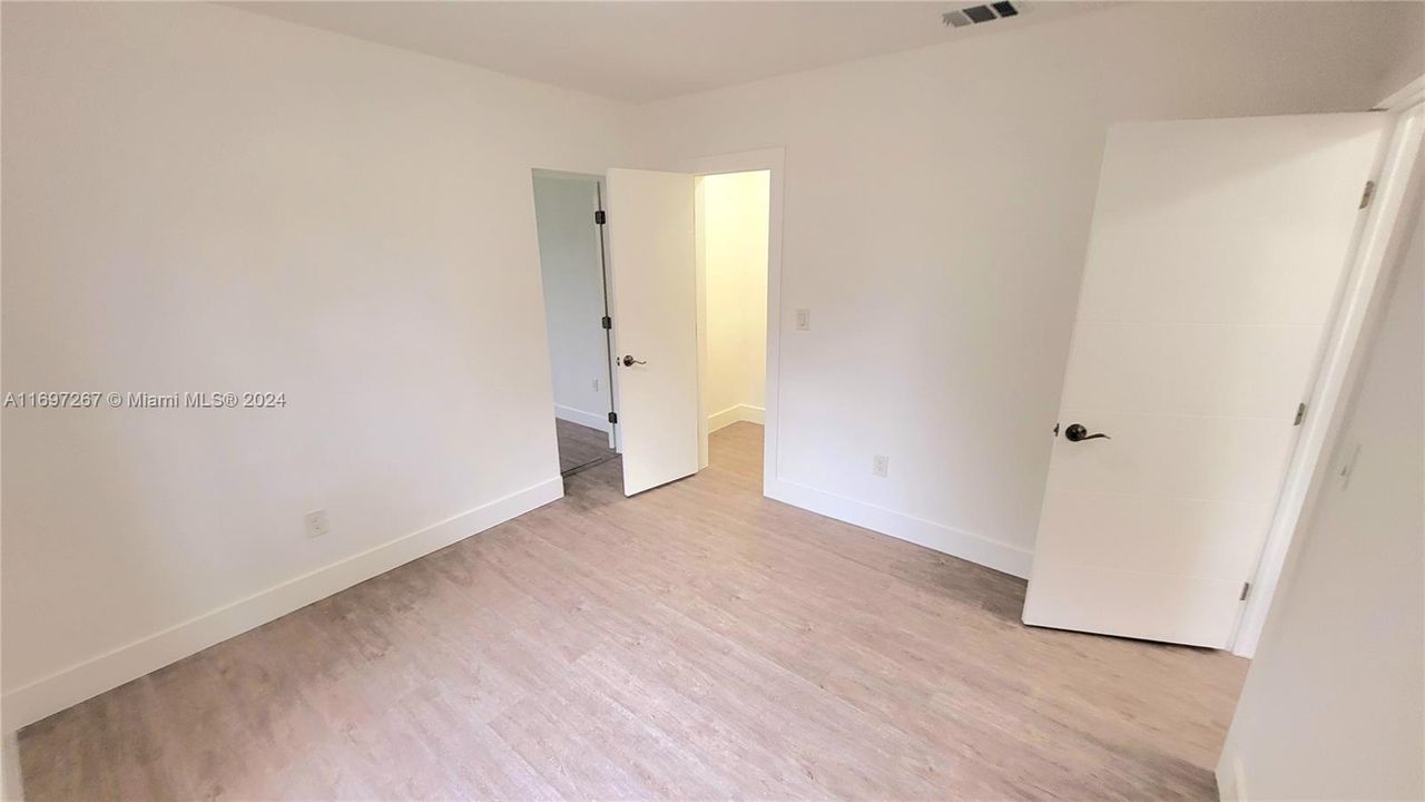 For Rent: $2,800 (2 beds, 1 baths, 1456 Square Feet)