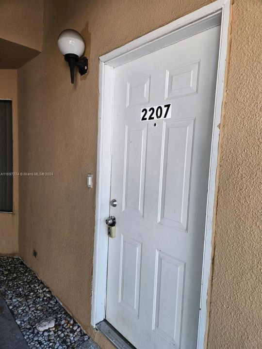 For Rent: $2,300 (2 beds, 2 baths, 1290 Square Feet)