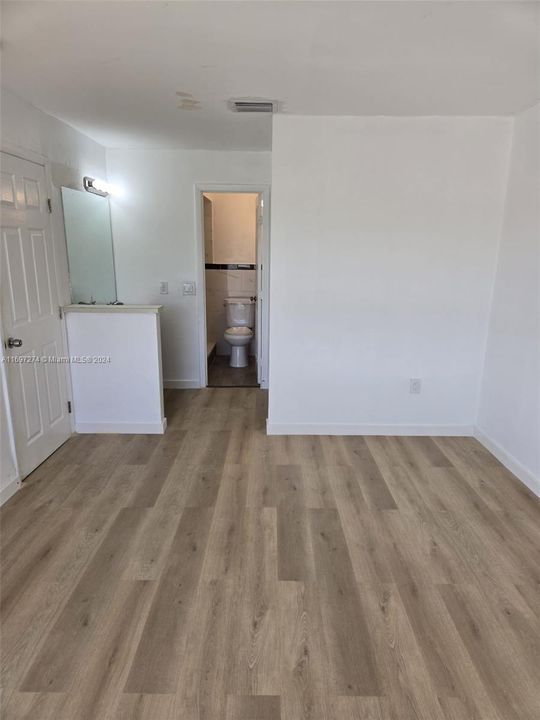 For Rent: $2,300 (2 beds, 2 baths, 1290 Square Feet)